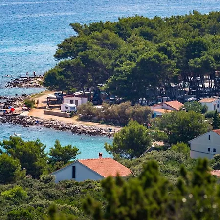 Maison d'hôtes Caravan Near The Sea 2 Ugljan