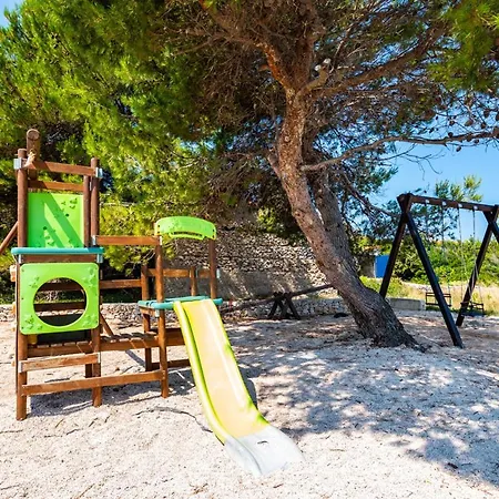 Maison d'hôtes Caravan Near The Sea 2 Ugljan